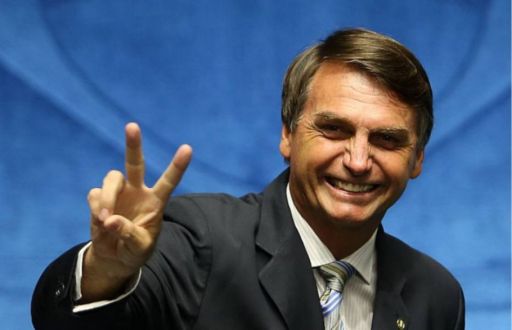 BOLSONARO LIDERA A CORRIDA PRESIDENCIÁVEL