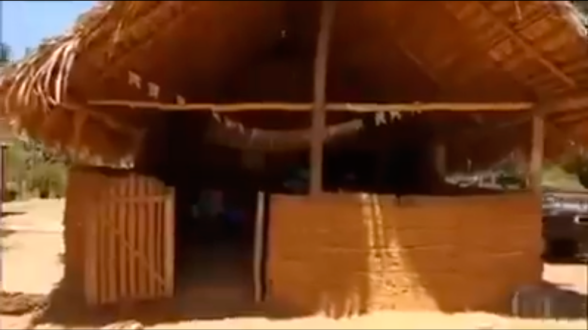 Escola de taipa na cidade de Parnarama/MA